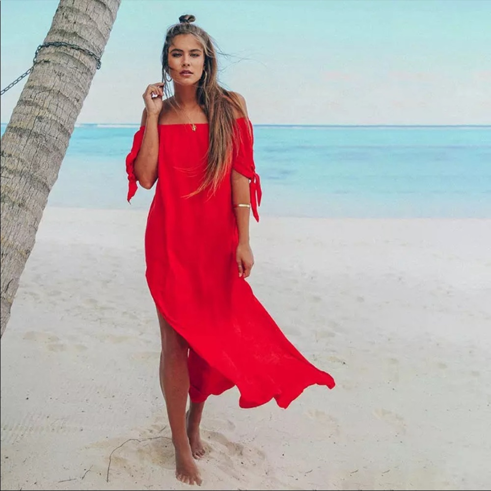 Beautiful red cover up - Picture 2 of 4